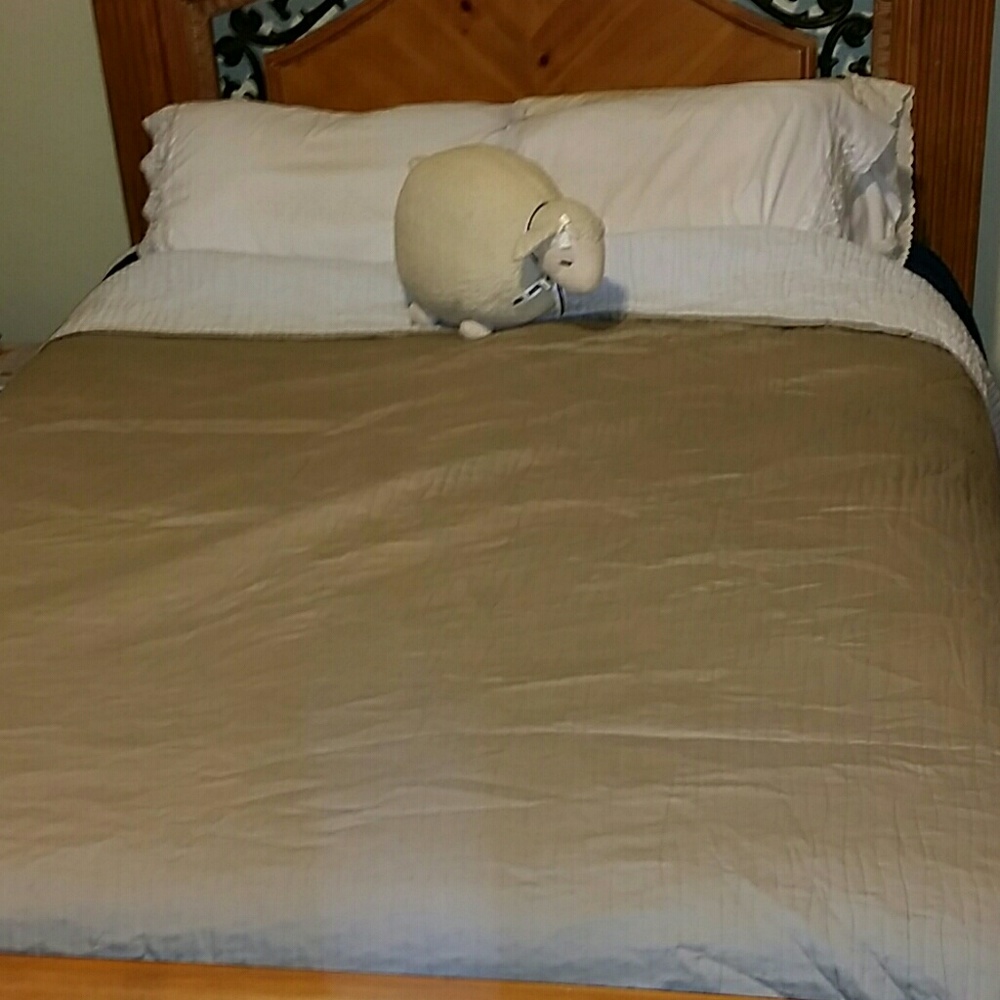 Tan light quilt FULL/QUEEN